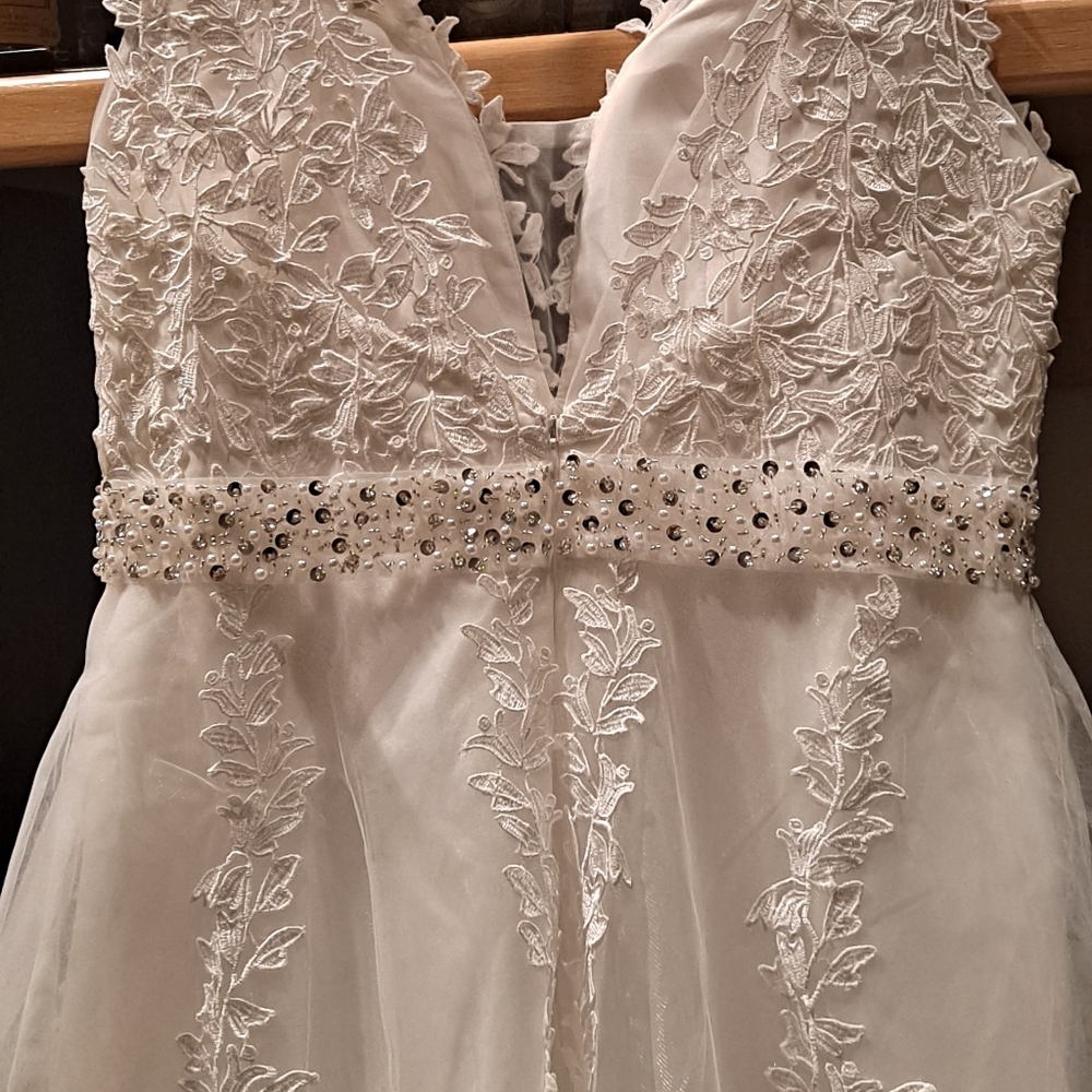 Wedding dress - Picture 5 of 8